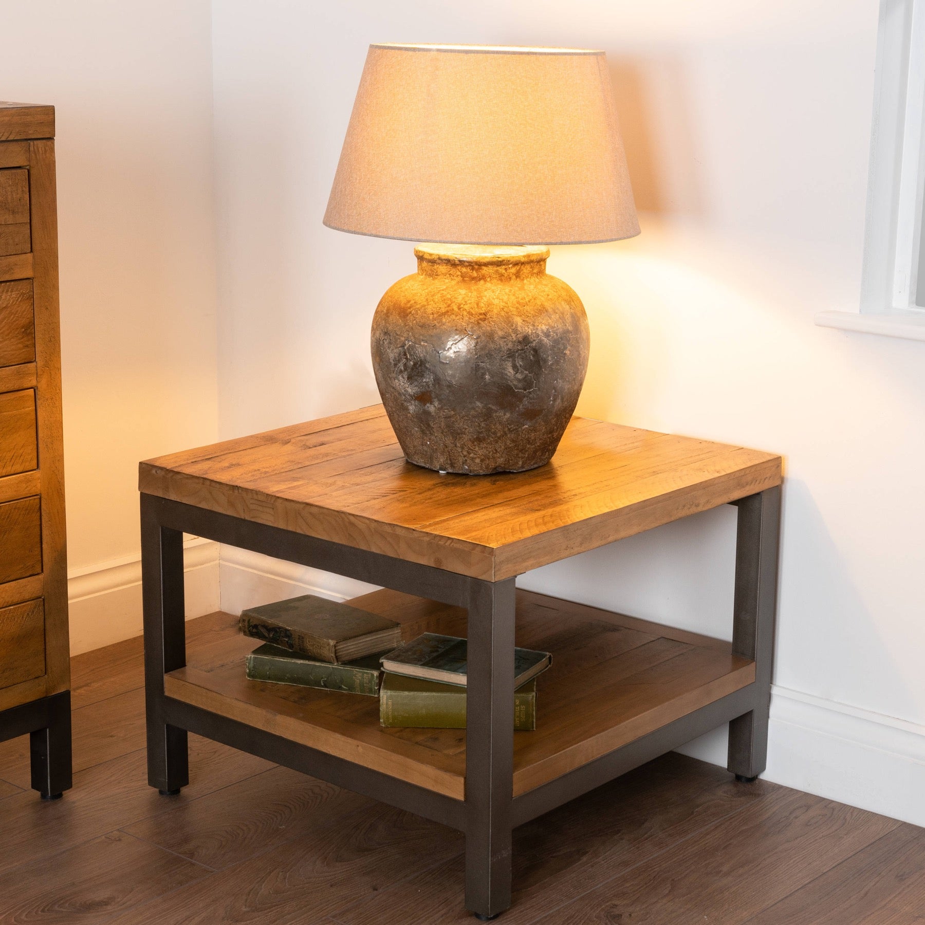 Timeless Laurel Lamp Table